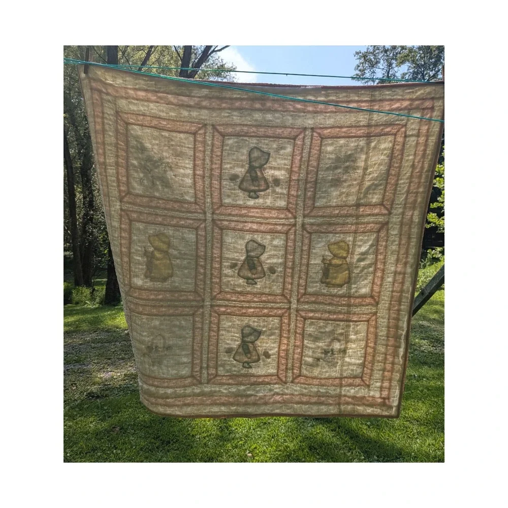 Vintage Sunbonnet Sue Embroidered Pink Quilt Cottagecore Grandmacore Retro Folk